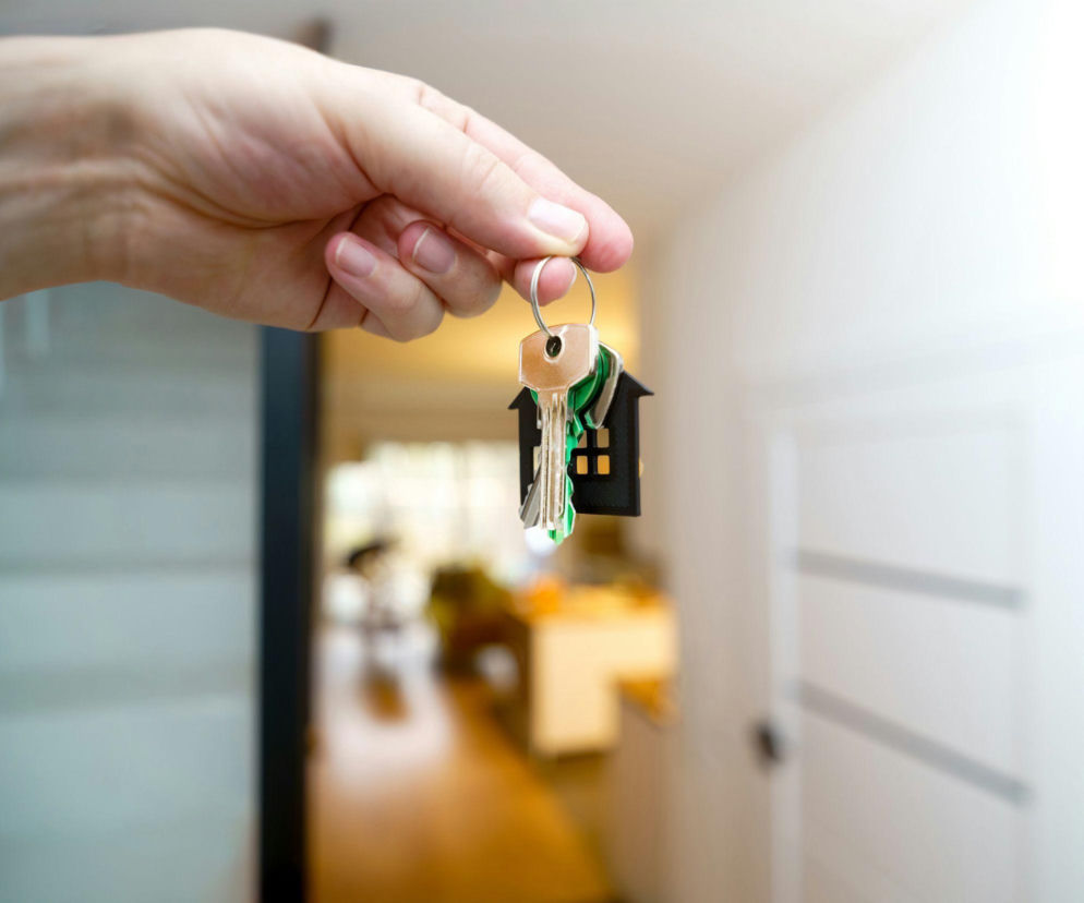 Ile można zaoszczędzić dzięki ucieczce pod Warszawę? W kieszeni zostaje nawet kilkaset tysięcy