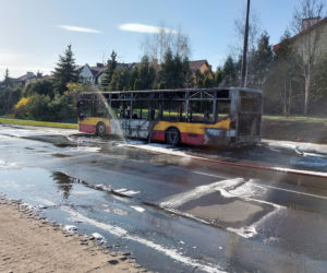 Autobus miejski spłonął doszczętnie na środku ulicy! Szok w Łodzi [ZDJĘCIA]