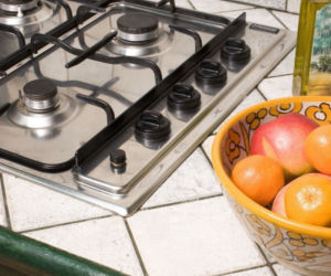 Ściana w kuchni. Płytki ceramiczne - sprawdzony materiał na ścianę w kuchni