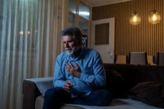 Ryzyko udaru wzrasta aż pięciokrotnie. Eksperci: ten jeden błąd w nocy niszczy serce