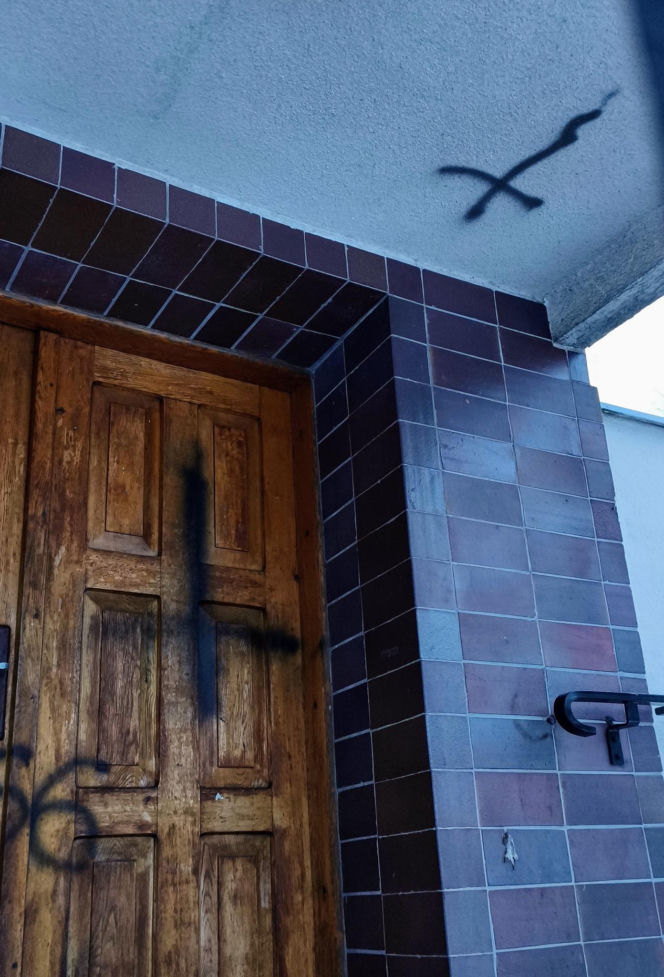 Satanistyczne znaki i groźby w Poznaniu. „Ten kościół spłonie”. Ksiądz zabiera głos