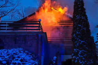 Suchedniów. Pożar domu jednorodzinnego w Nowy Rok [ZDJĘCIA]