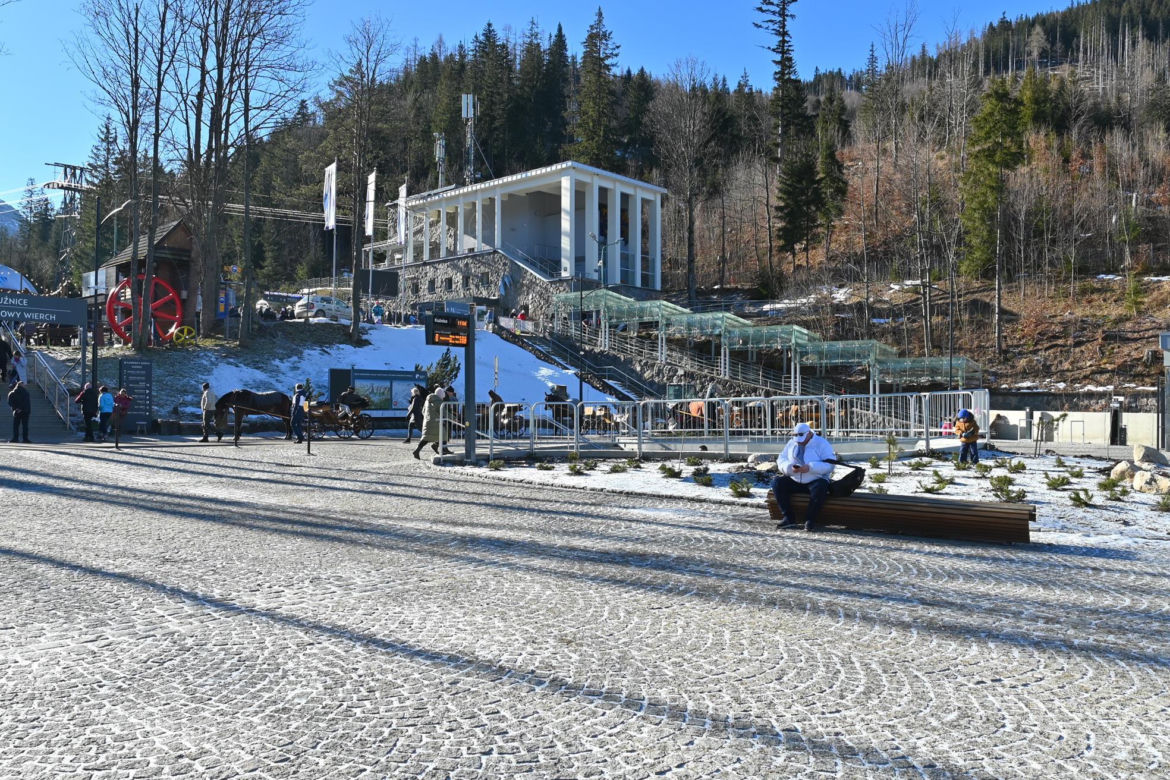 Zakopane. Centrum przesiadkowe w Kuźnicach. Słynna "patelnia"
