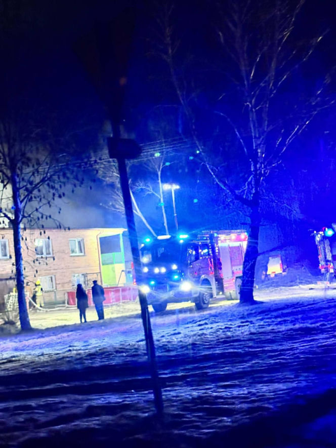 Padło ok. 20 byków. W Mościszkach palił się budynek inwestarski