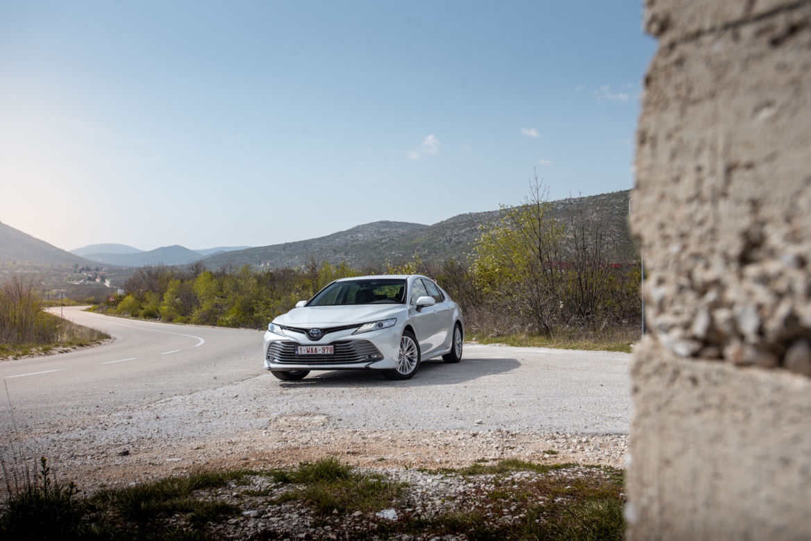 Toyota Camry 2.5 Hybrid Dynamic Force 218 KM e-CVT Executive