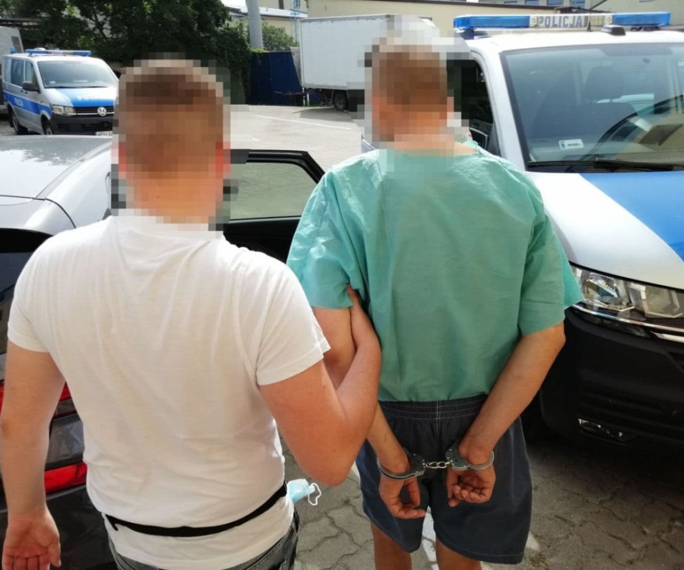 Wyszków. Zabrał sąsiadowi kij i go pobił! Skatowany staruszek zabrany do szpitala
