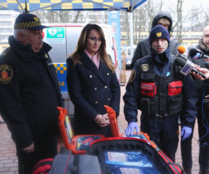 Strażnicy pokazali nowy sprzęt. Do funkcjonariuszy trafiły nowe defibrylatory