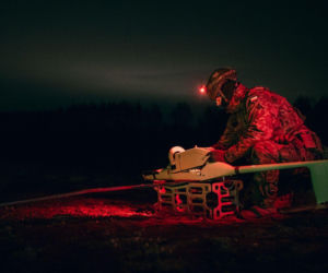 FlyEye na nocnej misji.  WOT monitoruje kluczowe obiekty z powietrza