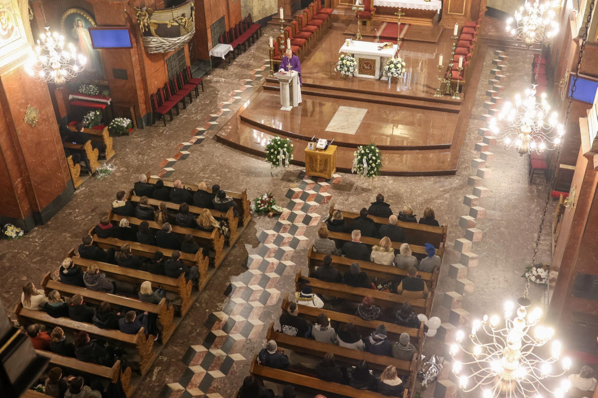 Pogrzeb 24-letniej gwiazdy TVN. Patrycję Widerę żegnały tłumy