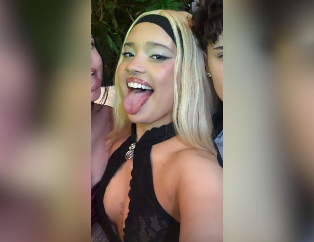 Sara James olśniła na studniówce! Odważne wycięcie i blond włosy