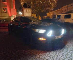 Świąteczny Zlot Amerykańskich Samochodów na Rynku w Lesznie