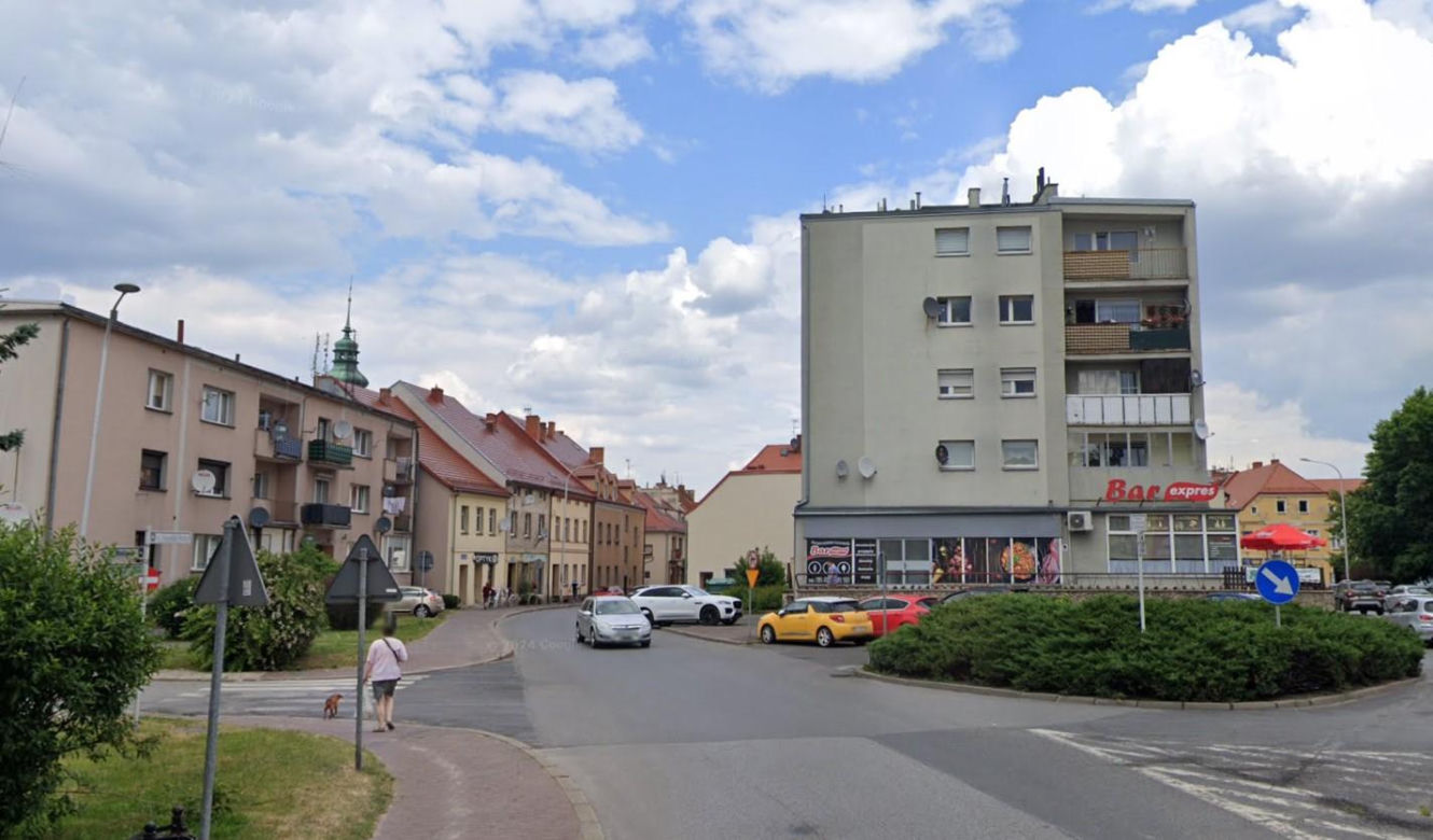 To najdalej wysunięte na wschód miasto województwa dolnośląskiego. Co łączy je z Bramą Brandenburską? 