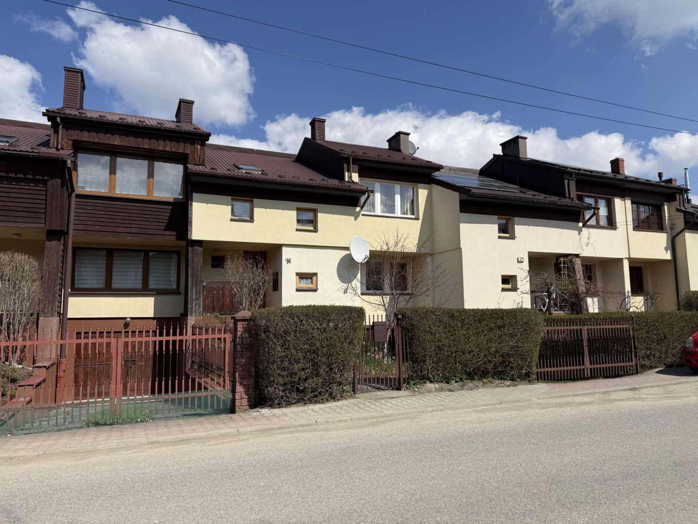 "Działy". Domy z lat 80. Limanowa