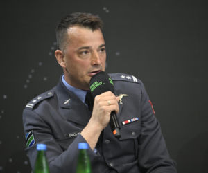 Warszawskie Targi Obronne. Scena Biała. Śmigłowiec przyszłości. Od pola walki po akcje ratownicze. Jak projektować i wybierać śmigłowce do najbardziej wymagających operacji?