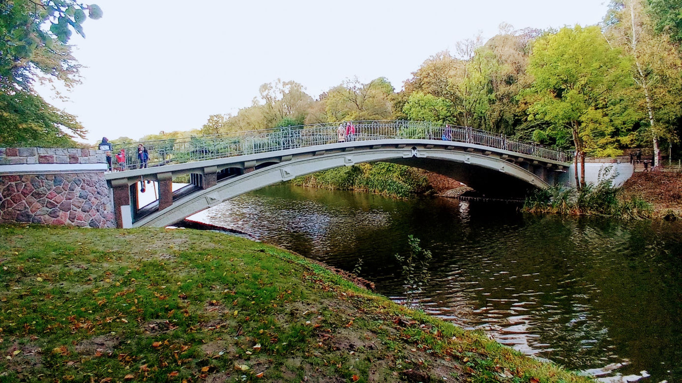 Wyremontowany mostek nad Rusałką
