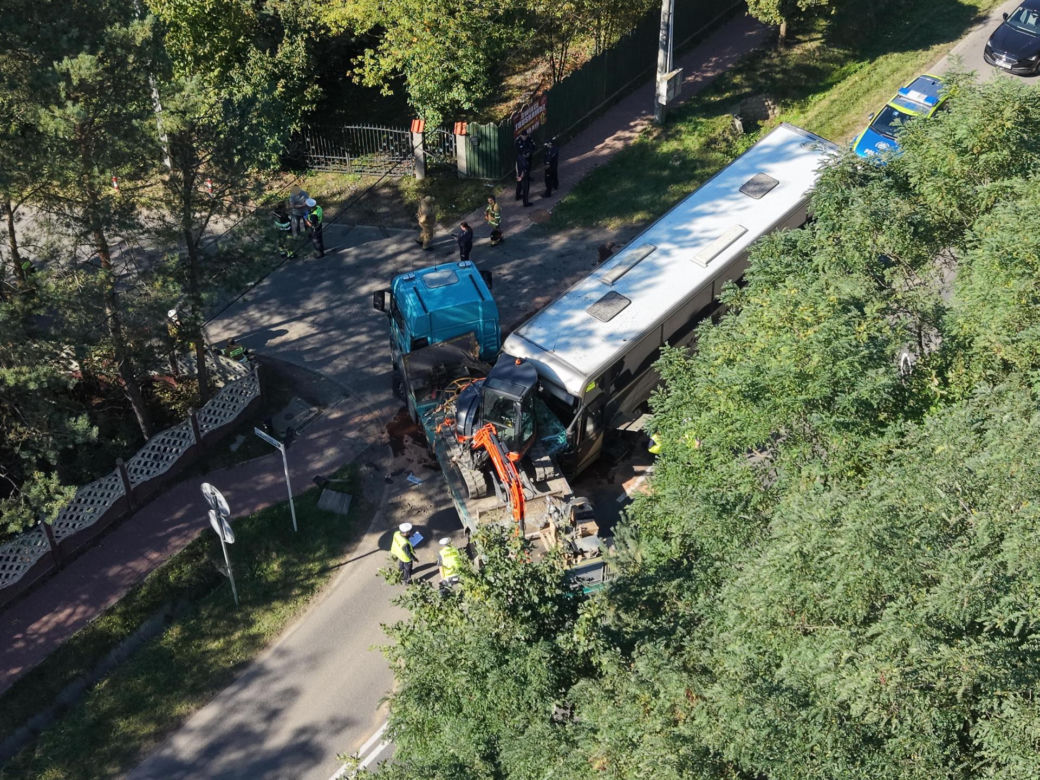 Wypadek ciężarówki i autokaru. Dzieci jechały na wycieczke