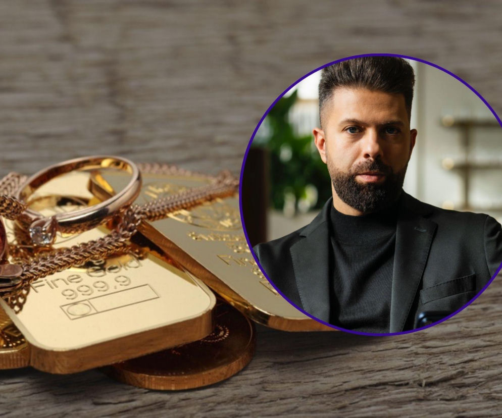 Złote sztabki Fine Gold 999.9, monety, pierścionki z rubinem i diamentem oraz łańcuszki, a w kole na zdjęciu Tomasz Osman, ekspert od biżuterii, dyskutujący o inwestowaniu w złoto, co można przeczytać na Super Biznes.