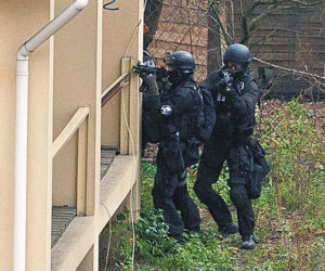 Spektakularna akcja łódzkich antyterrorystów: Policja zdobyła burdel