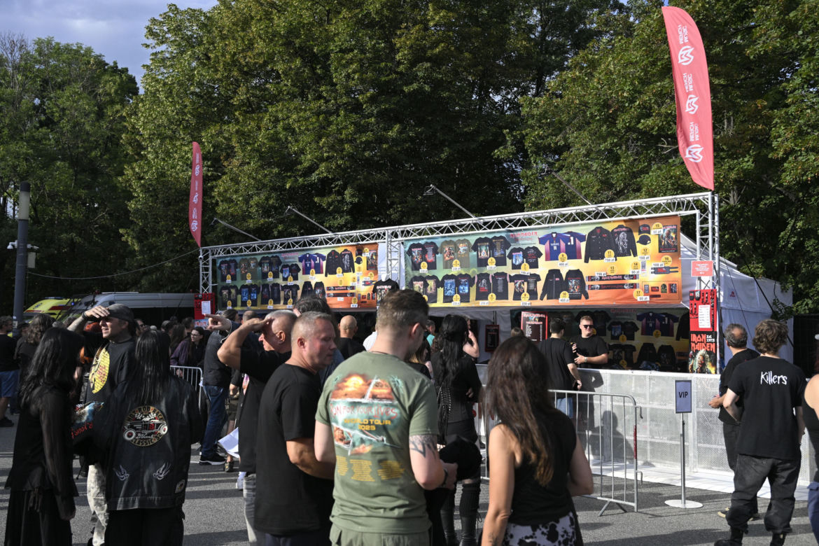 Tłumy przed koncertem Iron Maiden w Warszawie