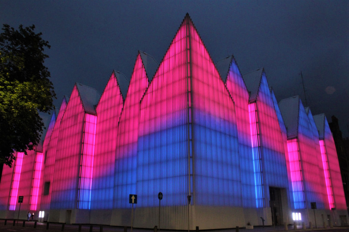 Pokaz iluminacji Filharmonii w Szczecinie z okazji Święta Muzyki