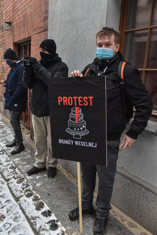 Protest branży weselnej w Toruniu. List do rządu, postulaty i tort