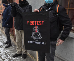 Protest branży weselnej w Toruniu. List do rządu, postulaty i tort