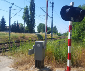 Pociąg potrącił mężczyznę przechodzącego przy zamkniętym szlabanie