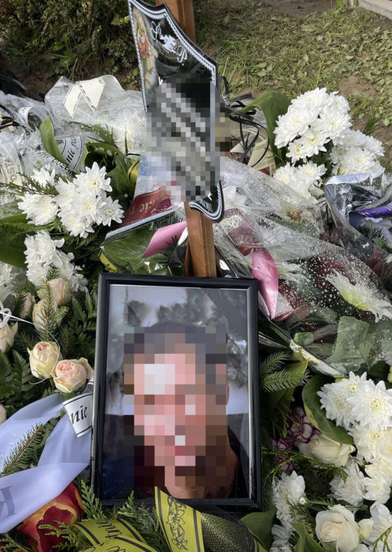 Krzysztof zginął w koszmarnym wypadku koło Łasina. Widok grobu chwyta za serce