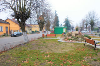 To miasto ma jeden najpiękniejszych ratuszy w województwie łódzkim. Jeszcze niedawno było wsią