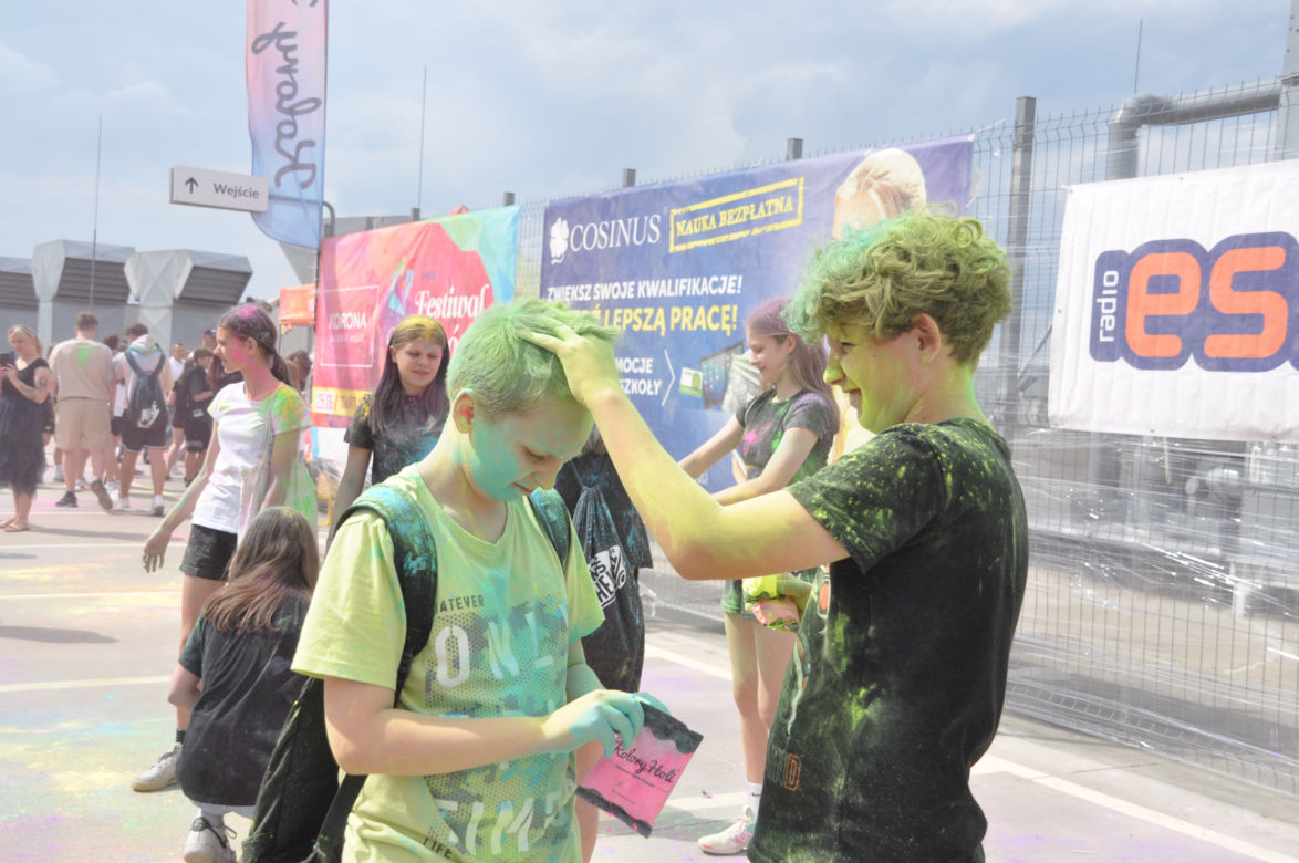 Festiwal kolorów w Kielcach. Szalona zabawa na dachu Galerii Korona