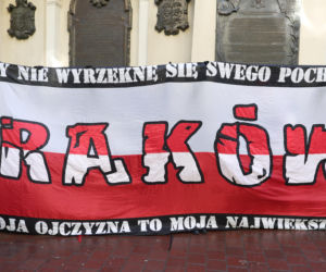 Prezydent na Jasnej Górze wśród kibiców. Podziękował za obronę  hasła „Bóg, Honor, Ojczyzna”