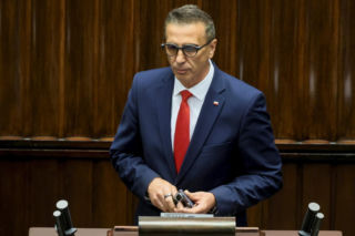 Nowa technologia w Sejmie. Poseł Sachajko czytał... z okularów