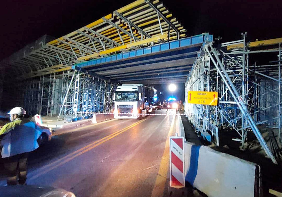 TIR na DK1 zniszczył konstrukcję nowego wiaduktu