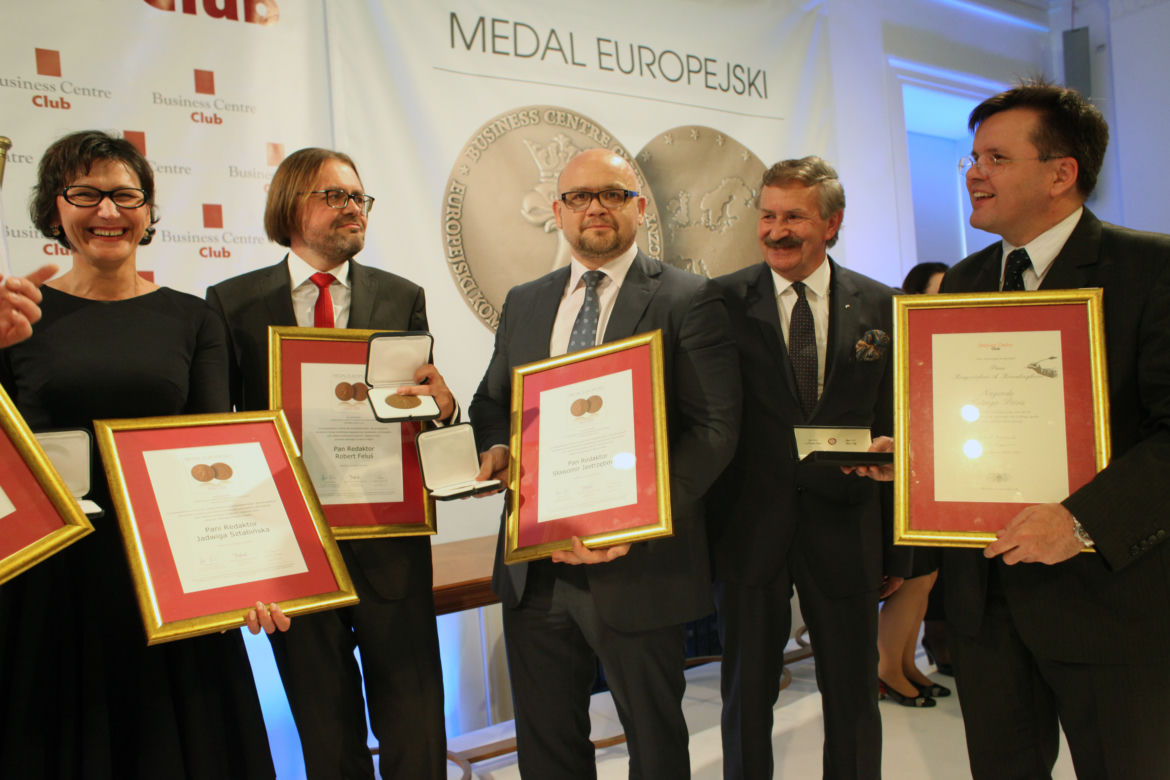 SŁAWOMIR JASTRZĘBOWSKI, NACZELNY "SUPER EXPRESS-U" OTRZYMAŁ MEDAL.