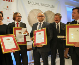 SŁAWOMIR JASTRZĘBOWSKI, NACZELNY SUPER EXPRESS-U OTRZYMAŁ MEDAL.