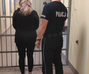 Postanowiły ZASTRASZYĆ byłego chłopaka. Wywołały POŻAR. Spłonęły drzwi i PIES! 