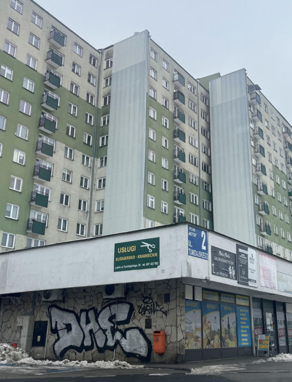 Seniorka przechytrzyła oszustów. Zamiast pieniędzy wyrzuciła książki