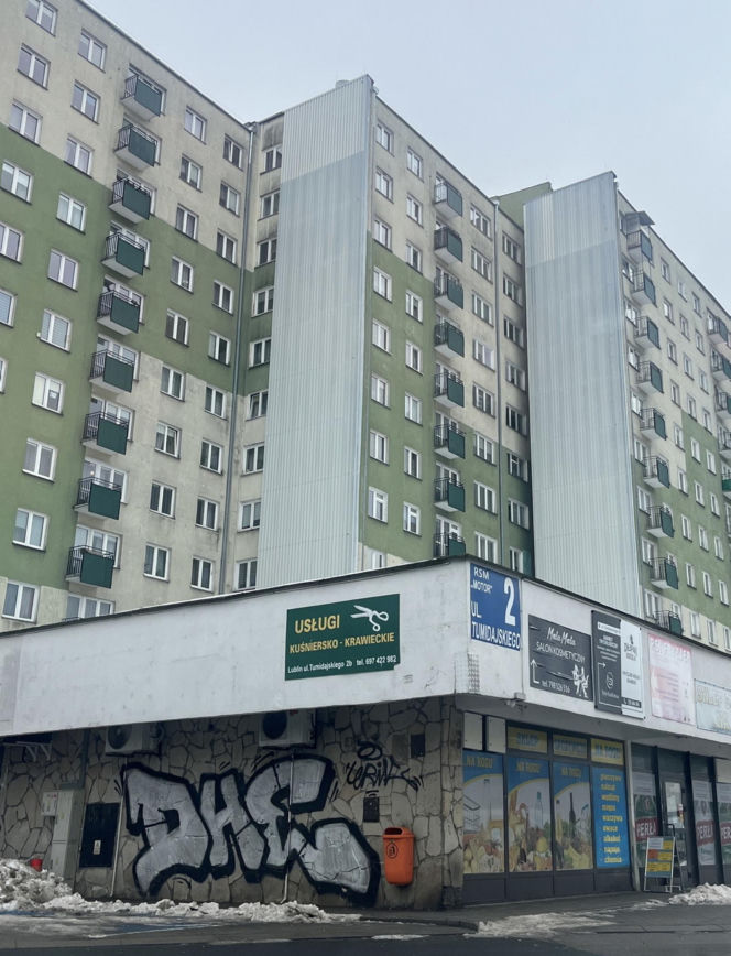 Seniorka przechytrzyła oszustów. Zamiast pieniędzy wyrzuciła książki