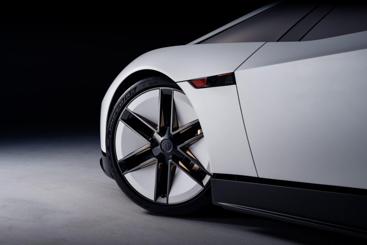 Latająca Tesla stała się rzeczywistością? Roadster wykonał niezwykły manewr