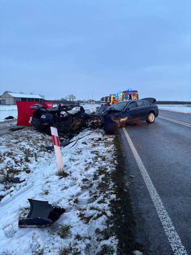 Czołowe zderzenie w Emilcinie. Zginął 34-letni kierowca seata