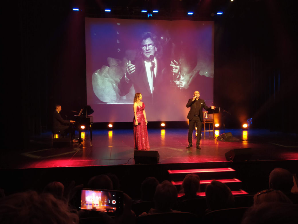ZOBACZ ZDJĘCIA z gali podsumowującej 10. Festiwal Teatrów Sztuka plus Komercja i z koncertu Roberta Rozmusa