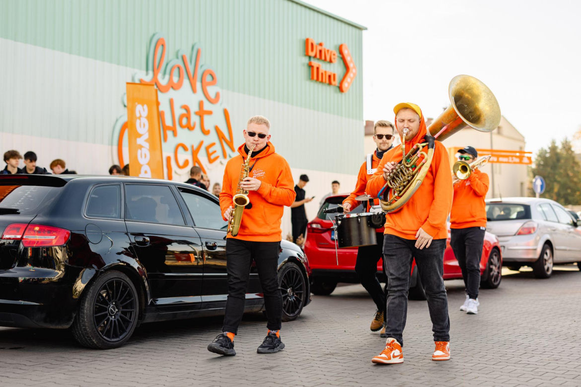 Czekali na to nawet 10 godzin! Szaleństwo na otwarciu Popeyes w Częstochowie