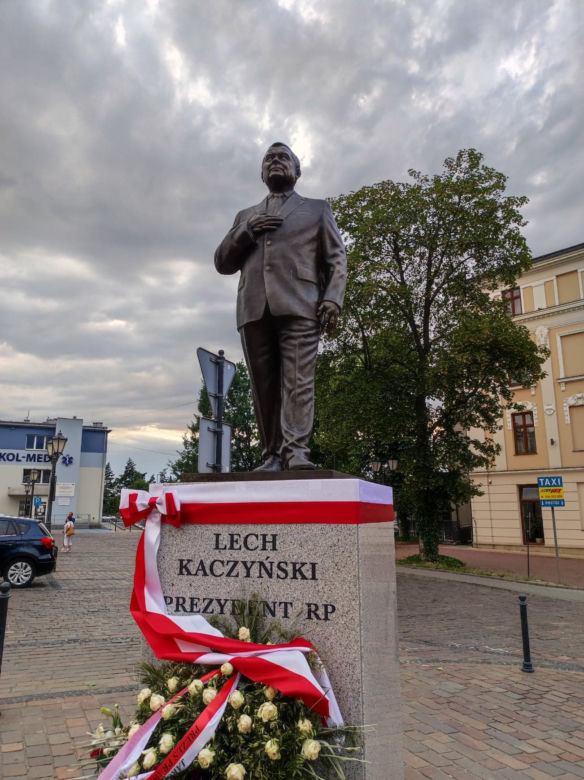 Pomnik Lecha Kaczyńskiego w Tarnowie nie jest pomnikiem? Zaskakujący zwrot akcji