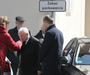 Kaczyński jak gwiazdor! Wpisał się w książkę nieznajomemu 
