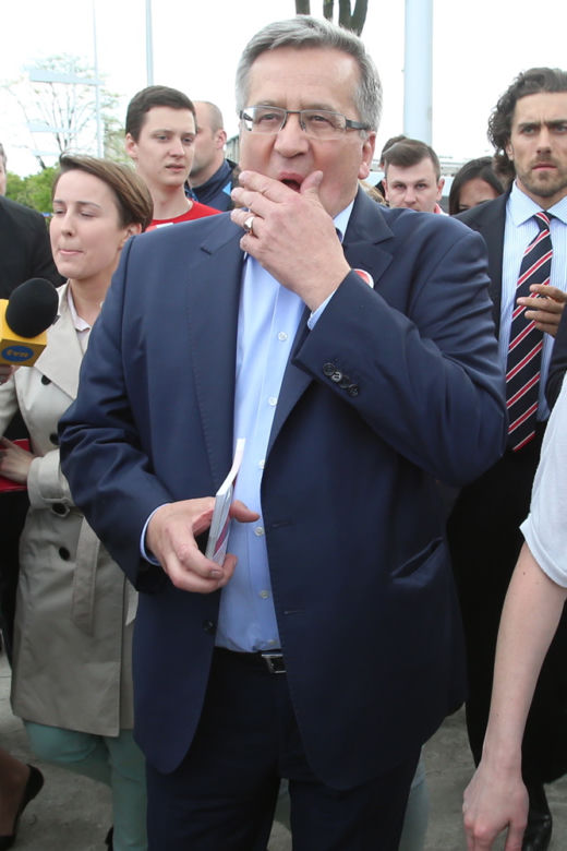 PLATFORMA ZRZUCA WINĘ NA KOMOROWSKIEGO