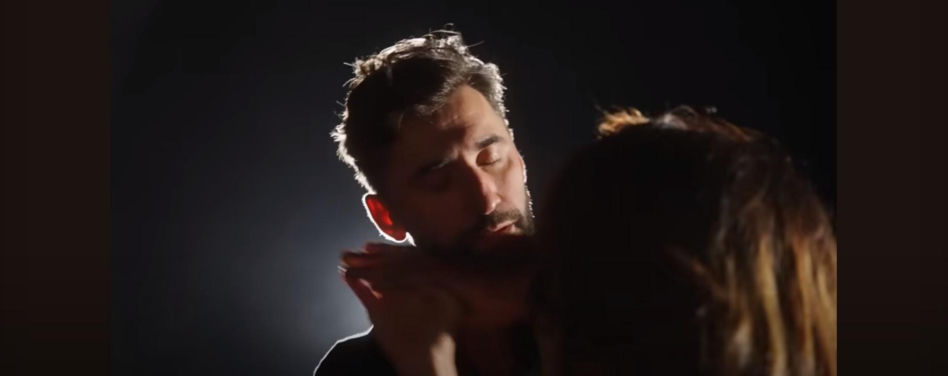 Maserak w bardzo sugestywnych scenach z kontrowersyjną celebrytką! Jego ukochana to WIDZIAŁA?