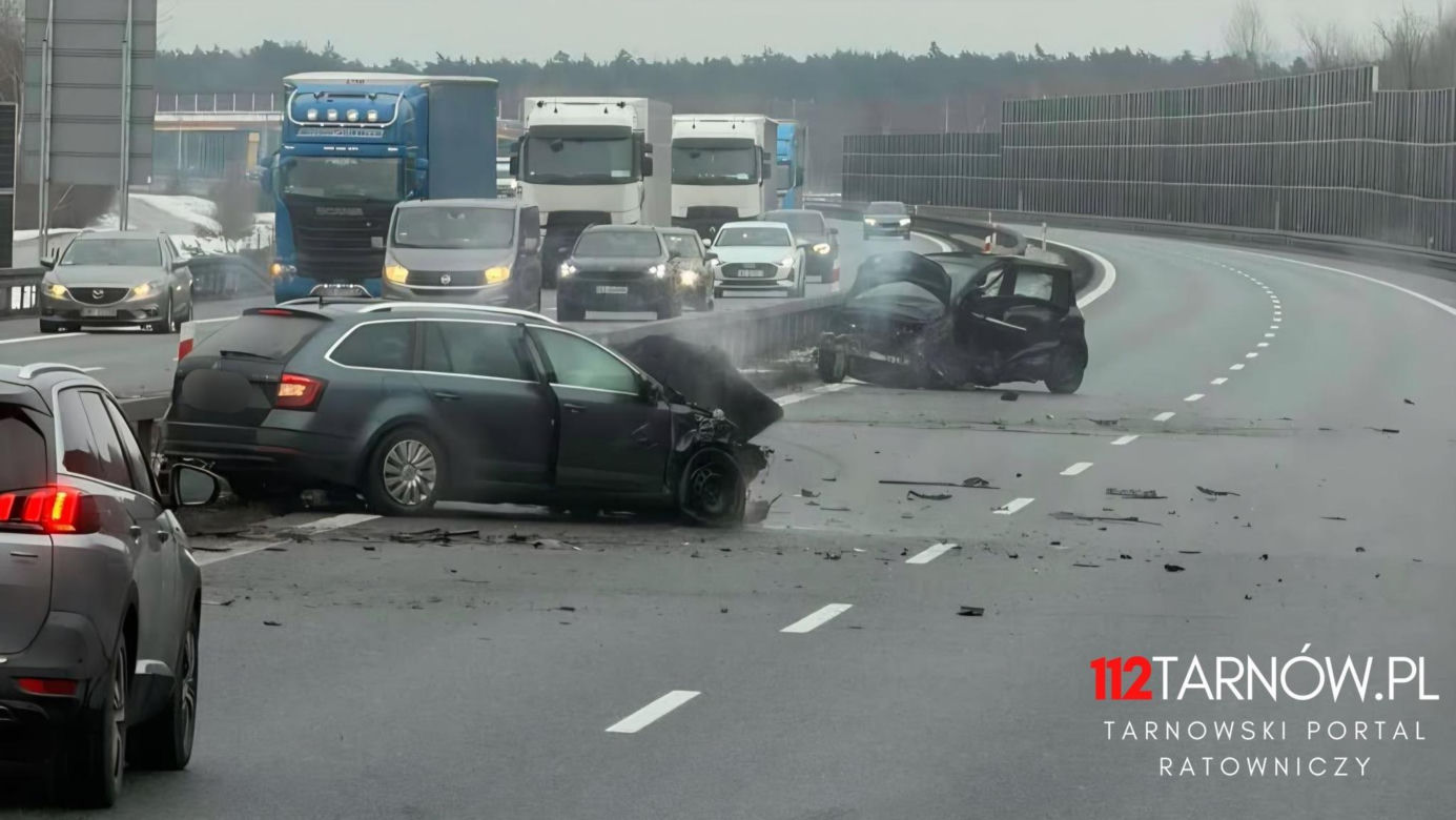Wypadek na A4 w stronę Tarnowa. Lądował LPR, ogromne korki