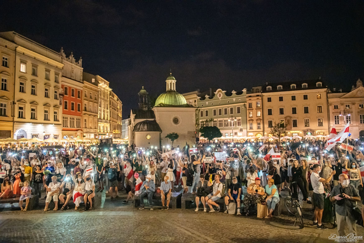 Manifestacja Białorusinów na rynku w Krakowie. "Precz z Łukaszenką!"