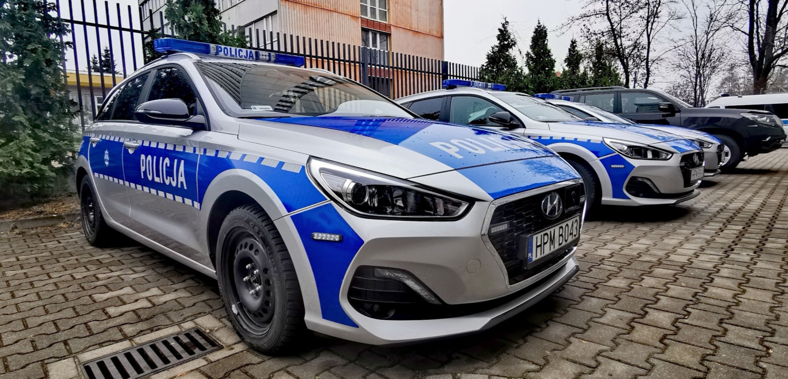 Hyundai i30 Wagon i Toyota Land Cruiser zasiliły flotę białostockiej policji. Nowe radiowozy wyjechały już na drogi
