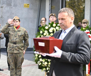 Oni pamiętali o Janie Fryczu. Biało-czerwone wieńce